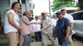 Ketua Umum DPP GAN, Muhammad Burhanuddin (tengah)