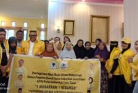 KPPG Luwu Timur foto bersama dengan para lansia di momen 1 Muharram usai berbagi kebaikan. 