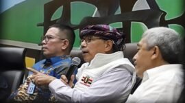 Anggota Komisi III DPR RI, Hinca Pandjaitan (tengah) (Ist)