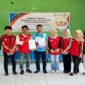 Mahasiswa KKN-T Gelombang 114 Universitas Hasanuddin berfoto bersama Kepala Desa Borimasunggu usai Seminar Tematik Pemberdayaan Masyarakat di Aula Kantor Desa Borimasunggu.