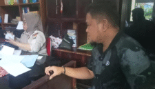 Saat Memasukkan Surat audiensi kepada Kapolres Bone