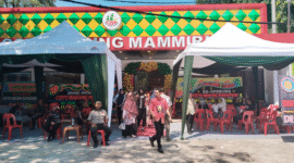 Coto Anging Mammiri di pelataran Kampus Universitas Cokroaminoto