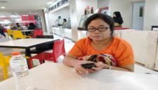 Istri Korban pengeroyokan  Moncongloe
