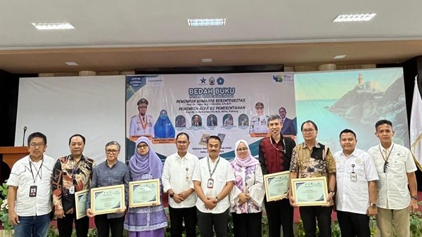 Dispusarsip Sulsel menggelar bedah buku bertema kepemimpinan, menghadirkan Prof Muhammad Jufri bersama para penulis dan akademisi, Rabu (20/8/2025) di Makassar.