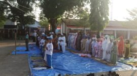 Kegiatannya sholat dhuha berjamaah, diisi dengan zikir, dan membaca surat-surat pendek dipimpin oleh siswa SD Negeri Parinring Makassar