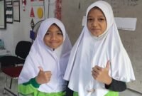 Siswi kelas 4A SD Negeri Borong Makassar, Kholbia dan Dita