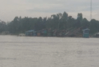 Aktivitas tambang emas di Aliran Sungai Kapuas di Kelurahan Mengkurai 