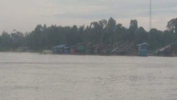 Aktivitas tambang emas di Aliran Sungai Kapuas di Kelurahan Mengkurai 