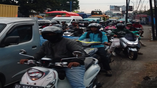 Kemacetan di Jalan Poros Maros-Makassar