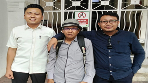 Ishak Hamsah dan Kuasa Hukumnya