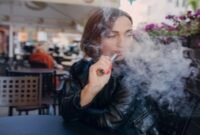 Ilustrasi-rokok elektrik atau vape berisi obat bius etomidate