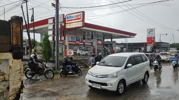 Spbu Yang berada di Depan Kantor Desa Moncong Loe