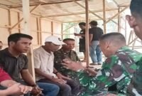 Anggota DPRD Luwu Utara Heriansa Efendi, Kepala Desa Rampoang, serta TNI