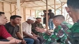 Anggota DPRD Luwu Utara Heriansa Efendi, Kepala Desa Rampoang, serta TNI