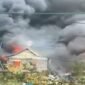 Dua Rumah terbakar akibat perang kelompok