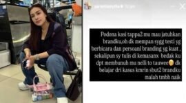 Foto kolase – Owner MJB Skincare, Paramita Irfan (kiri), dan unggahan Story Instagram miliknya yang menuai kontroversi (kanan).