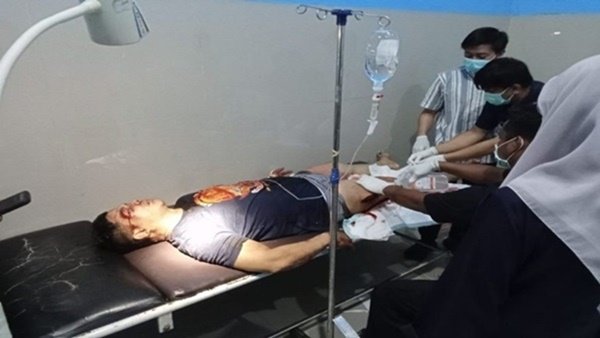 Kepala Kantor Pos Takalar, Suwanto Tahir, sedang mendapatkan perawatan medis di rumah sakit usai mengalami pembacokan.