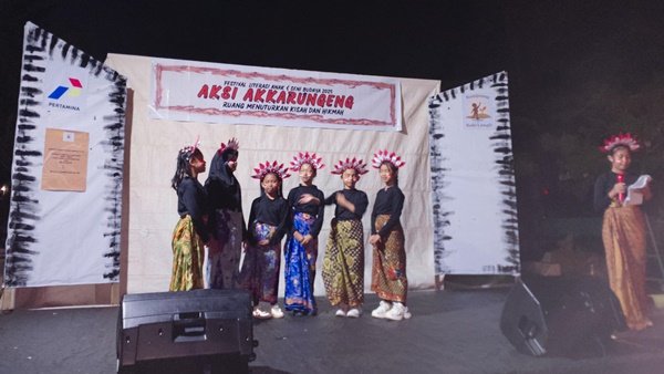 Aksi Akkarungeng: Ruang Anak Kampoeng Menuturkan Kisah & Hikmah.