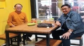 Tokoh masyarakat Kelurahan Karangpuang, Kecamatan Panakkukang Kota Makassar, AB Iwan Azis (kanan)