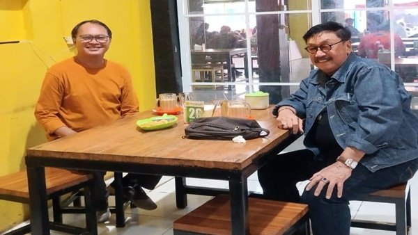 Tokoh masyarakat Kelurahan Karangpuang, Kecamatan Panakkukang Kota Makassar, AB Iwan Azis (kanan)