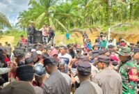 Warga yang melakukan aksi di PT Barapala