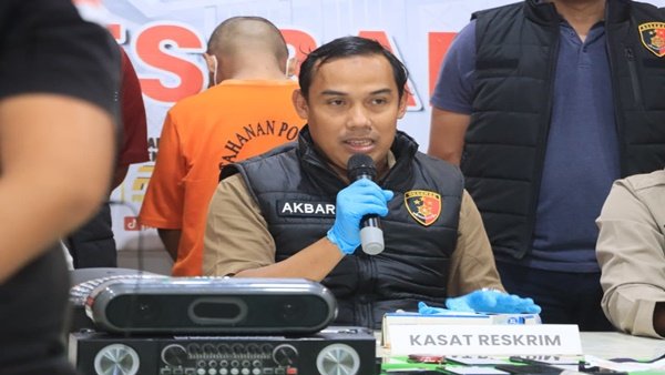 Kasat Reskrim Polres Barru, IPTU Akbar saat konferensi Pers