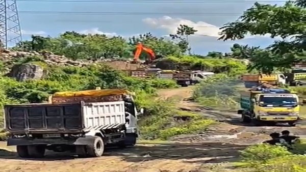 Tambang galian c yang ada di dekat kantor desa tuju
