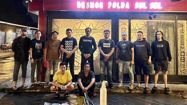 Polisi menangkap dua pria berinisial RH alias OD (43) dan MRA (29) yang diduga sebagai pelaku pembobolan mesin Anjungan Tunai Mandiri (ATM)