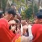 Tangkapan layar video memperlihatkan seorang pemuda yang sebelumnya disangka meninggal dunia akibat kecelakaan lalu lintas, tiba-tiba muncul dalam kondisi sehat dan menggegerkan rumah duka.