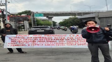 Front Aksi Progresif (FAP) menggelar aksi unjuk rasa di depan Kantor Kejaksaan Tinggi Sulawesi Selatan