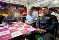 Ketua Forum Pedagang CFD Boulevard, Enre (kiri), Pjs Ketua LPM Masale Tengah, Syahruddin (tengah), dan Lurah Masale, Andi Ahmad Ginastas Makkarumpa.