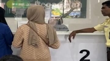 Korban berinisial TA saat mendatangi kantor PT Pegadaian Cabang UPC Bitoa, Jalan Borong Raya, Makassar, guna meminta klarifikasi terkait emas jaminannya yang telah ditebus oleh pihak lain, meskipun surat gadai sebelumnya telah dilaporkan hilang.