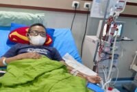 Muhammad Ali, seorang advokat yang juga menjadi korban, diduga menerima suntikan obat kedaluwarsa saat menjalani perawatan usai cuci darah di Makassar.