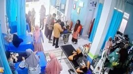 Suasana ruang perawatan di salah satu fasilitas kesehatan di Kecamatan Camba, Kabupaten Maros, saat sejumlah siswa SMP Negeri 3 Camba mendapatkan penanganan medis setelah diduga mengalami keracunan makanan usai mengikuti kegiatan buka puasa bersama (bukber).