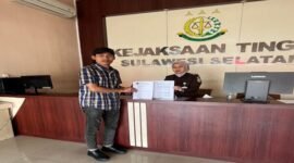 Forum Pemuda dan Mahasiswa Hukum (FORMAHUM) resmi melayangkan laporan pengaduan (LAPDU) ke Kejaksaan Tinggi Sulawesi Selatan