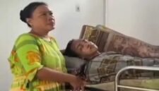 Keluarga korban mendampingi Rian di rumah sakit setelah tidak mendapat penanganan di Puskesmas Rarowatu saat kondisi darurat. (Ist)