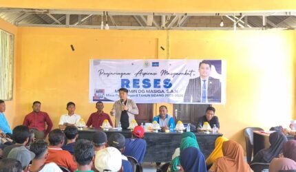Muslimin Dg Masiga Dengar Langsung Keluhan Warga Pulau Bapa Soal Listrik dan Air Bersih