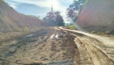 Proyek pembukaan dan penimbunan ruas jalan Cappia–Lembang Keke di Kecamatan Kajang