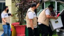 Unit Tindak Pidana Korupsi (Tipikor) Satreskrim Polres Gowa menggeledah Kantor Dinas Perumahan, Kawasan Permukiman dan Pertanahan (Disperkimtan)
