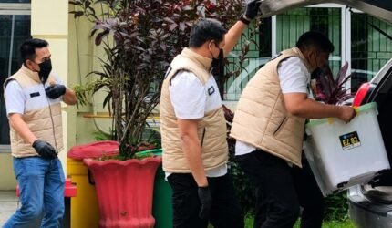 Tipikor Polres Gowa Geledah Disperkimtan hingga Angkut Boks Misterius