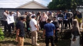 Suasana di lokasi sengketa lahan Jalan Macanda, Gowa. Tim kuasa hukum dan pendamping ahli waris menunjukkan bukti-bukti lapangan terkait adanya tumpang tindih alas hak (persil) yang diduga terjadi akibat ketidaktelitian administrasi di tingkat kelurahan dan BPN.