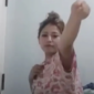Tangkapan layar video viral memperlihatkan seorang wanita saat melakukan siaran langsung di TikTok yang diduga berasal dari Kabupaten Sidrap, Sulawesi Selatan.