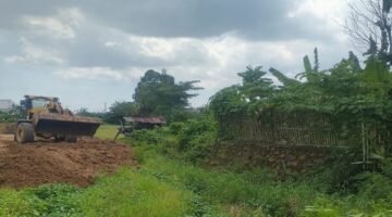 Aktivitas penimbunan lahan di kawasan BTN Cita Alam Lestari, Lingkungan Beroanging, Kelurahan Tamarunang, Kecamatan Somba Opu