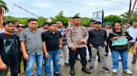 Kapolres Bombana dan Mahasiswa Himpunan Mahasiswa Program Studi Politeknik Bombana