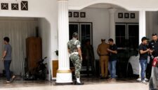 Saat Penggeledahan tidak hanya dilakukan di kediaman H. Tasman. Penyidik juga menyasar rumah jabatan Wakil Bupati Kolaka, Husmaluddin