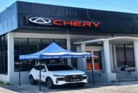 showroom penjualan mobil listrik meski masih berstatus barang sitaan.