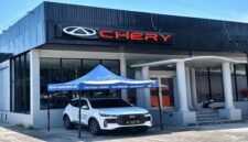 showroom penjualan mobil listrik meski masih berstatus barang sitaan.