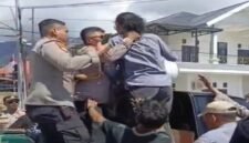 Tangkapan Video yang beredar saat pembubaran Massa Aksi