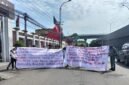 Saat berunjuk rasa, Aliansi Mahasiswa Sulawesi Selatan (AMS) secara tegas meminta Kejati Sulsel dan BNNP Sulsel mengusut tuntas kasus pengiriman paket sabu lintas provinsi yang dikirim melalui Lion Parcel dan melintasi Bandara Sultan Hasanuddin.