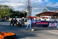 Sejumlah aktivis yang mengatasnamakan Aktivis Pemuda dan Mahasiswa Sulawesi Selatan